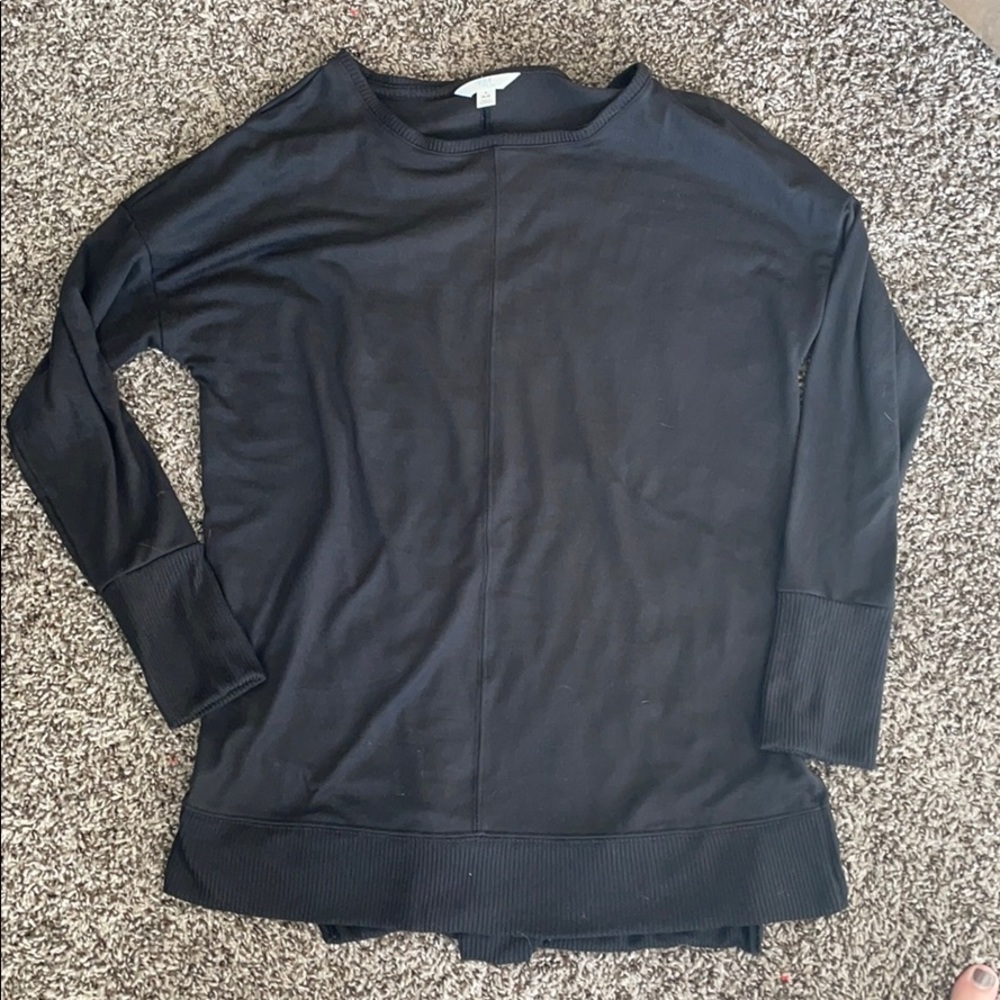 Lightweight black pullover